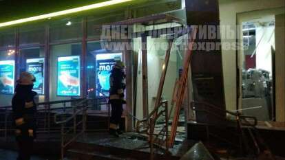 В Днепре на проспекте Поля взорвали банкомат и украли 400 000 грн