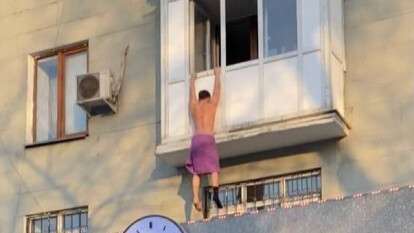 В Днепре пьяный мужчина пытался сбежать из дома через балкон