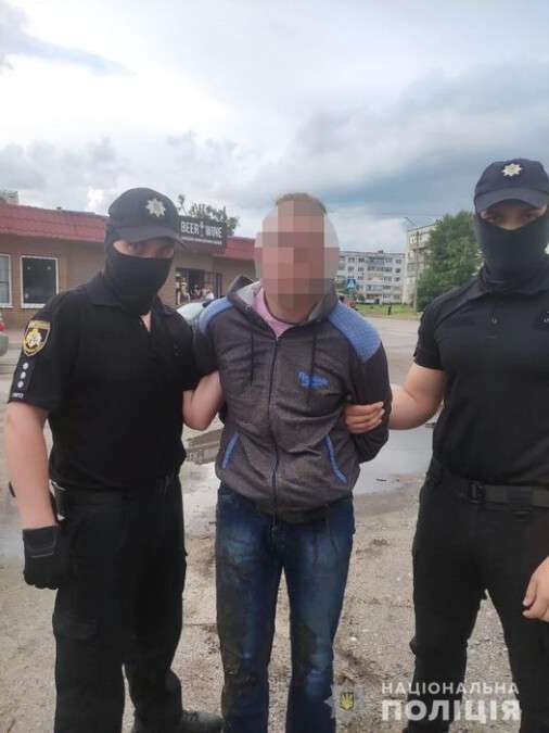 В Павлограде мужчина шантажировал коллегу