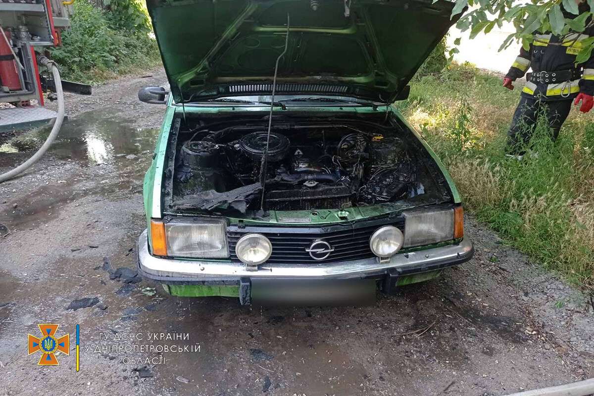 В Днепре загорелся Opel