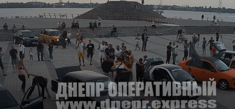 Устроила дикие танцы