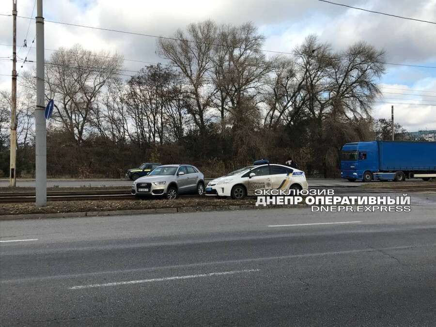 заблокирвала проезд трамваев