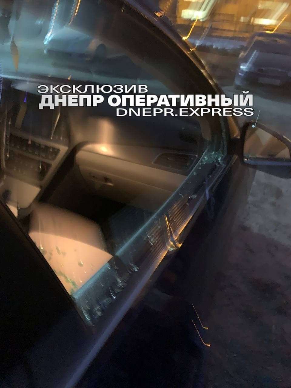 Хулиганство в Днепре: пьяный мужчина разбил топором стекло в автомобиле на  Победе | Днепр оперативный