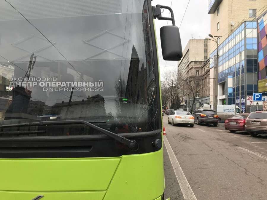 Автобус сбил пешехода в Днепре