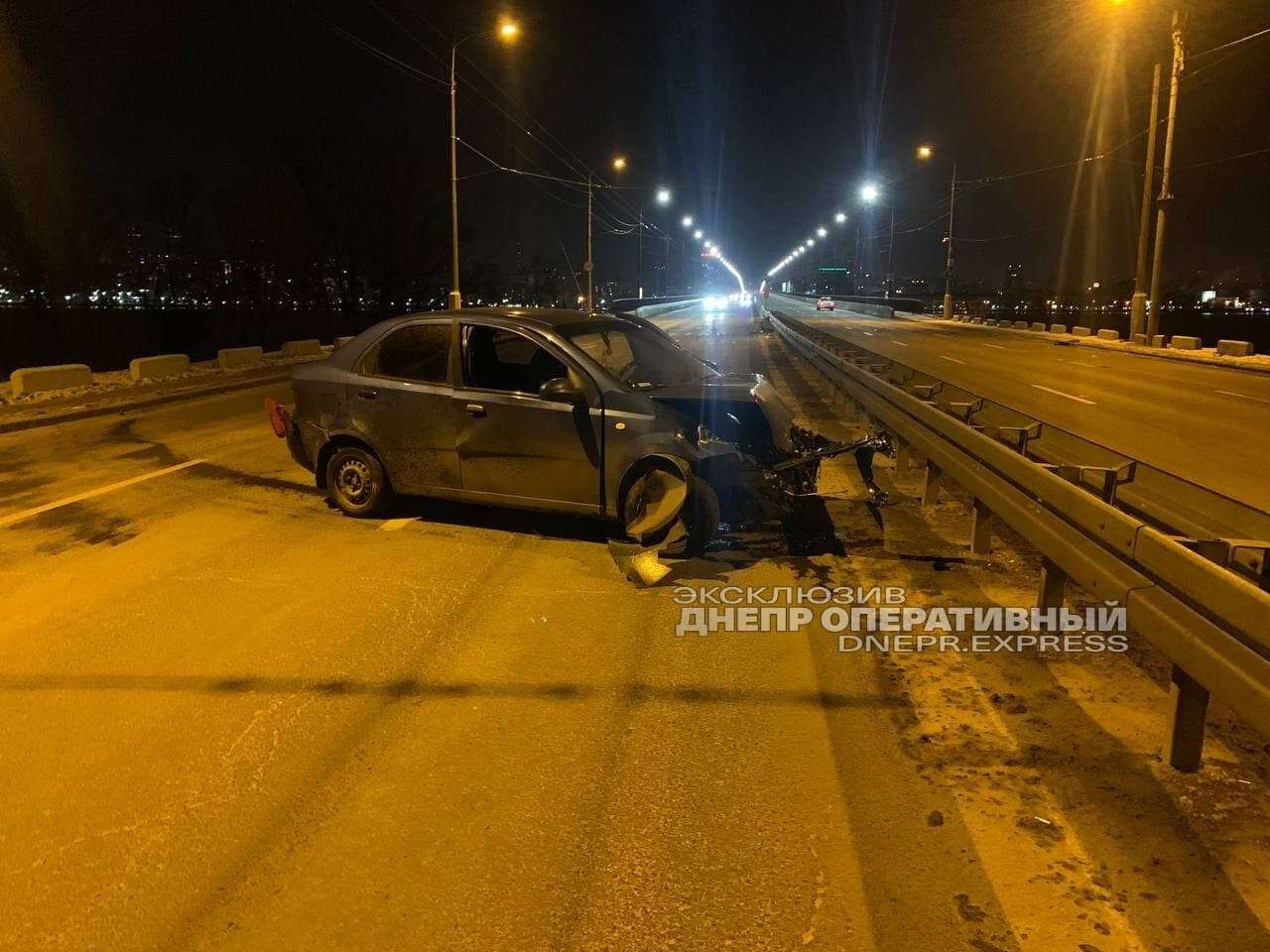 Фото девушка врезалась в отбойник на скорости 180