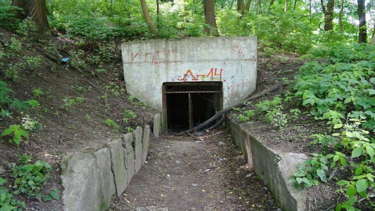 Подвал школы бомбоубежище. Ргазу бомбоубежище. Бомбоубежище в орехово борисово северное. Бомбоубежище ревда. Бомбоубежище в новомосковске.