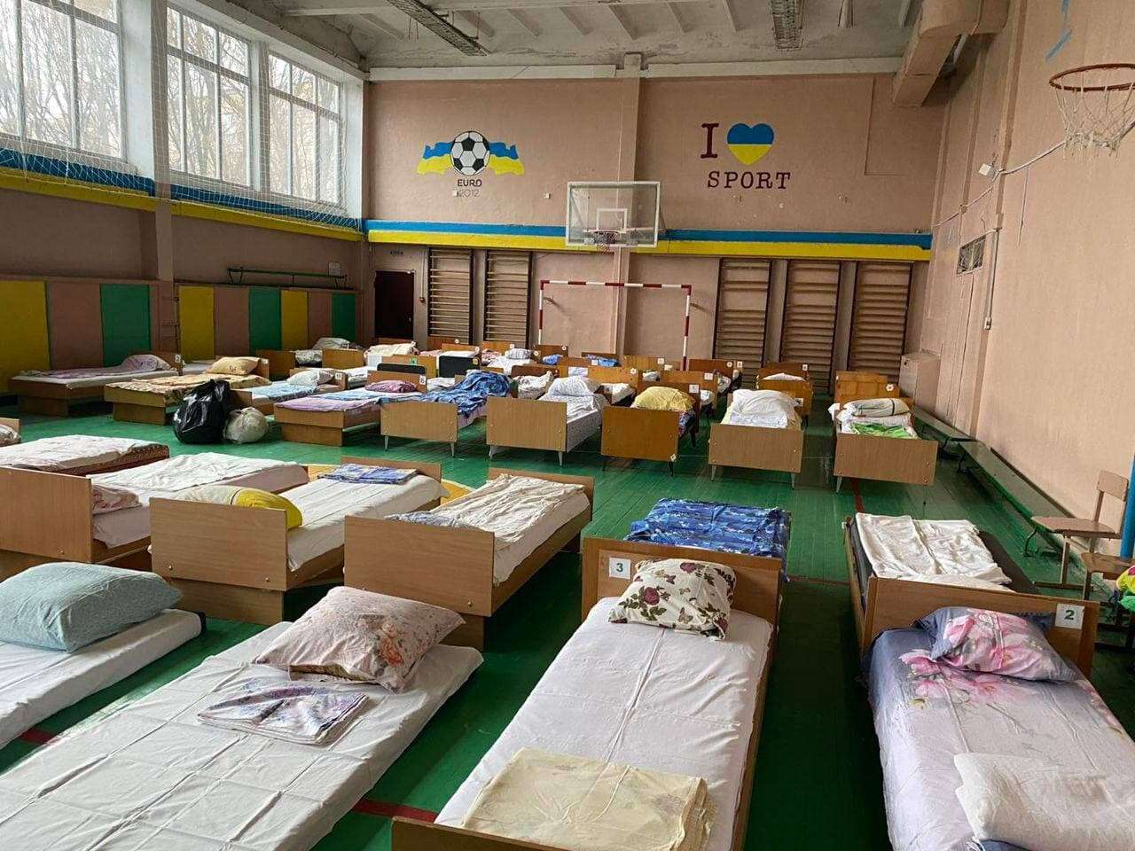 Кровати для беженцев