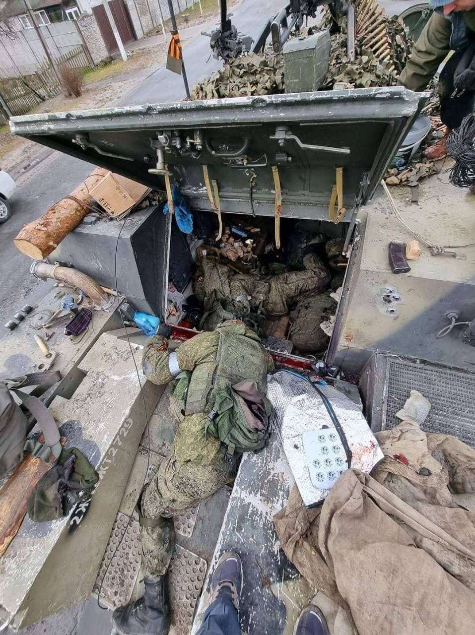 Погибшие российские военные в Гостомеле Киевской области (2)