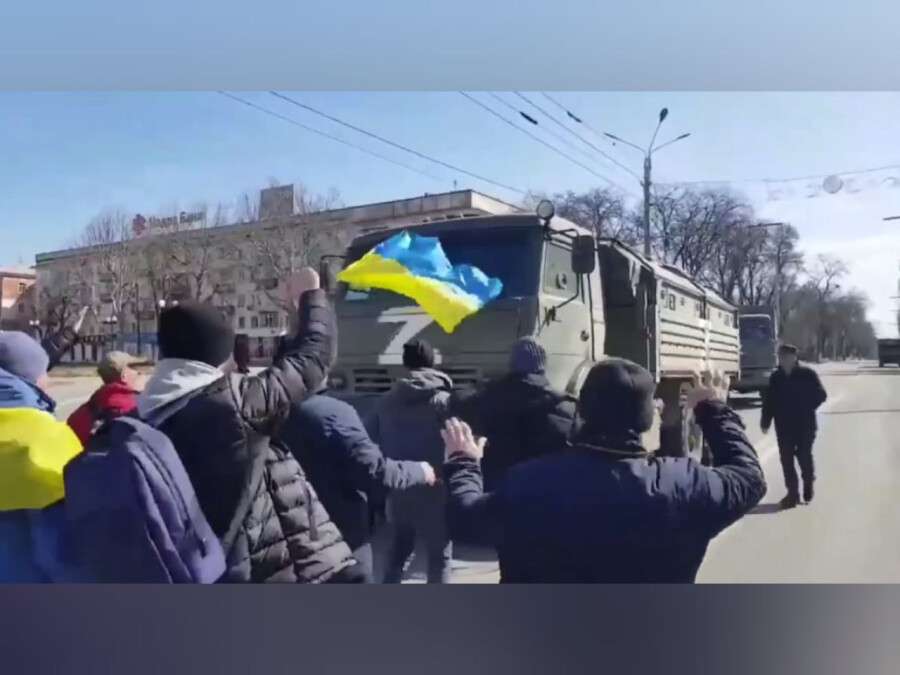 В Херсоне люди вышли на митинг