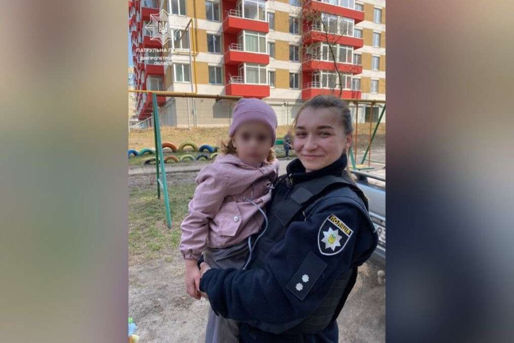 Полицейская и ребенок