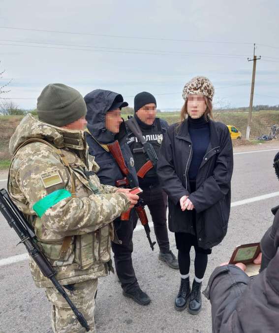 мужчина в женской одежде