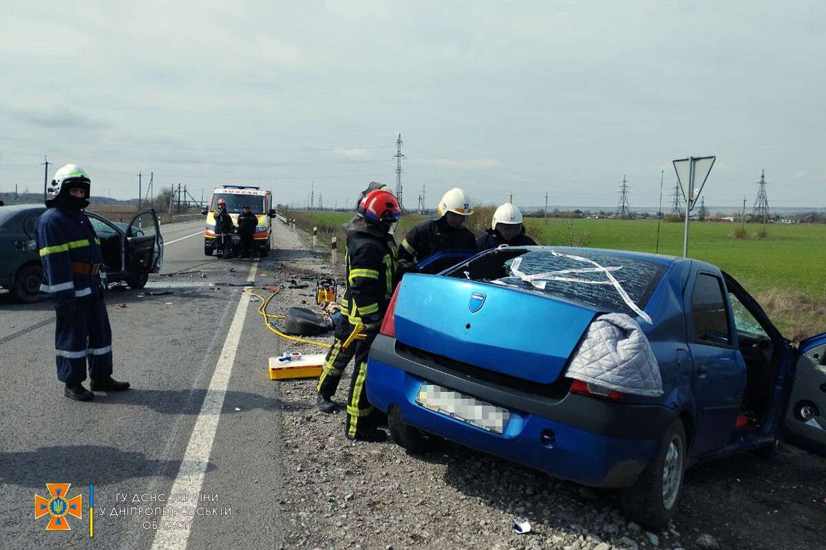 В Синельниковском районе лобовое столкновение Chevrolet и Dacia на трассе  М-04, погибло 4 человека - видео | Новости Днепра