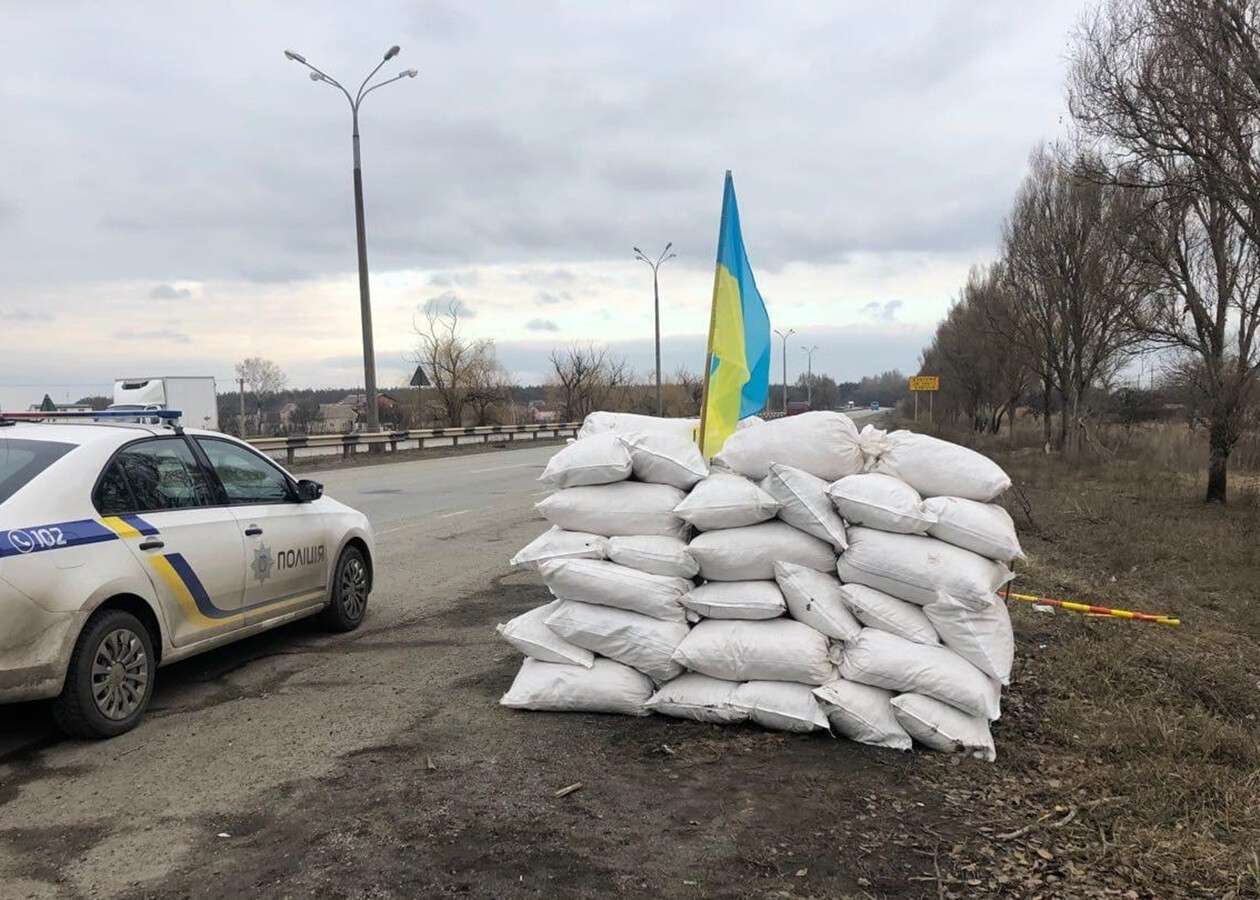 Блокпосты сколько. Блокпост на трассе. Блокпосты в Москве. Блокпост Украина. Городской блокпост.