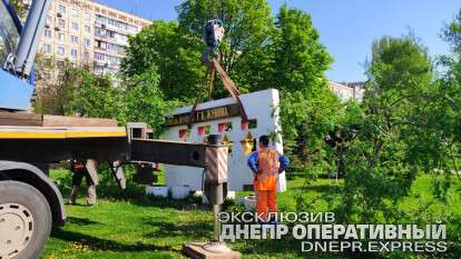 стела площади маршала Жукова