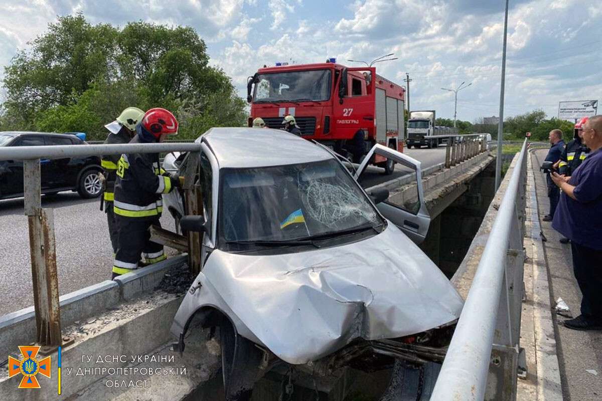 Смертельное ДТП в Павлограде: спасатели достали из машины труп пассажира |  Новости Днепра