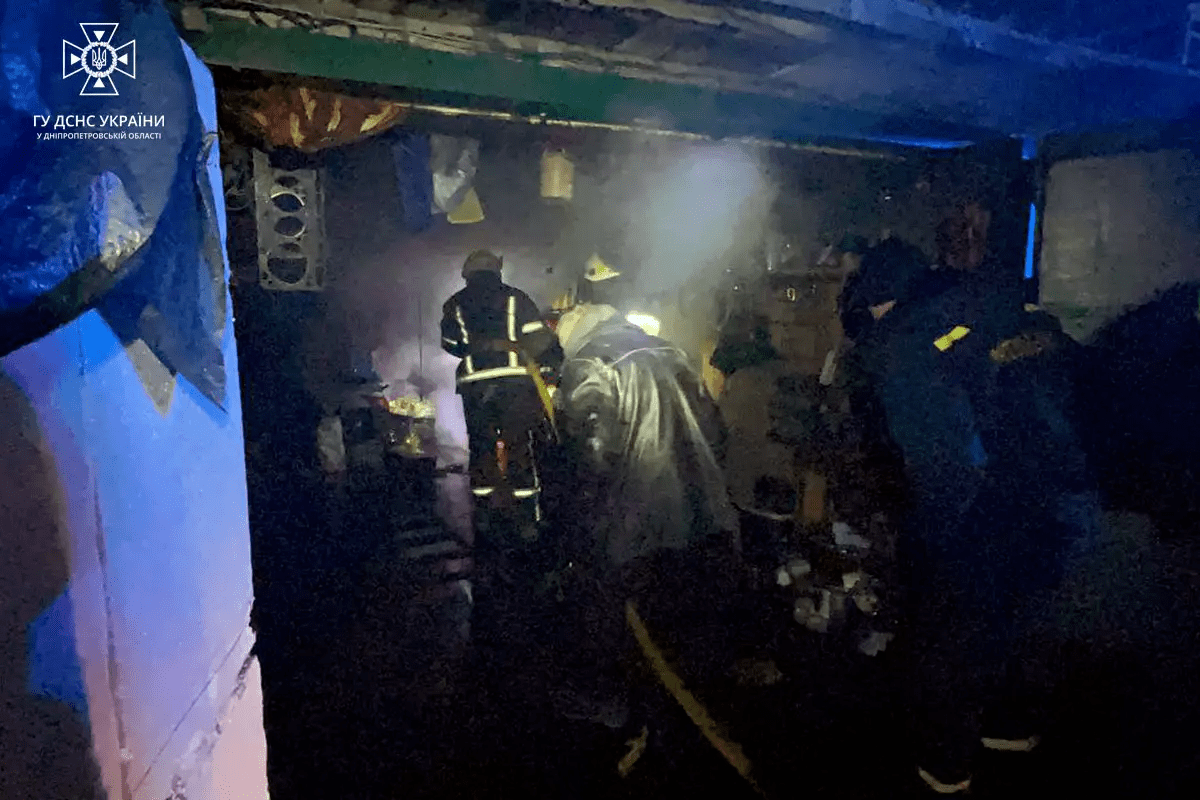 Пожар в гараже в Днепре