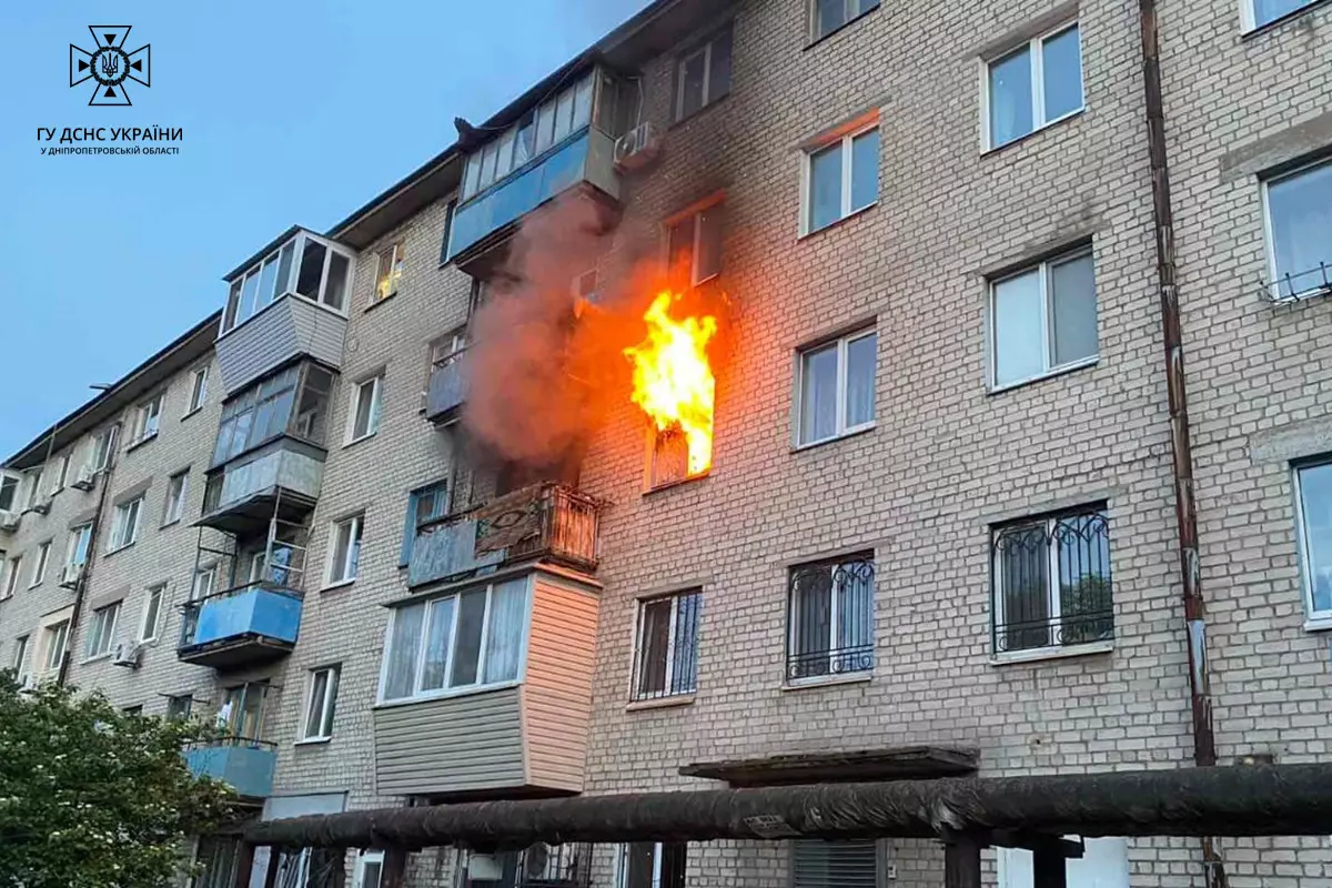 В Днепре на Илларионовской горела квартира в пятиэтажке: видео. Читайте на  UKR.NET