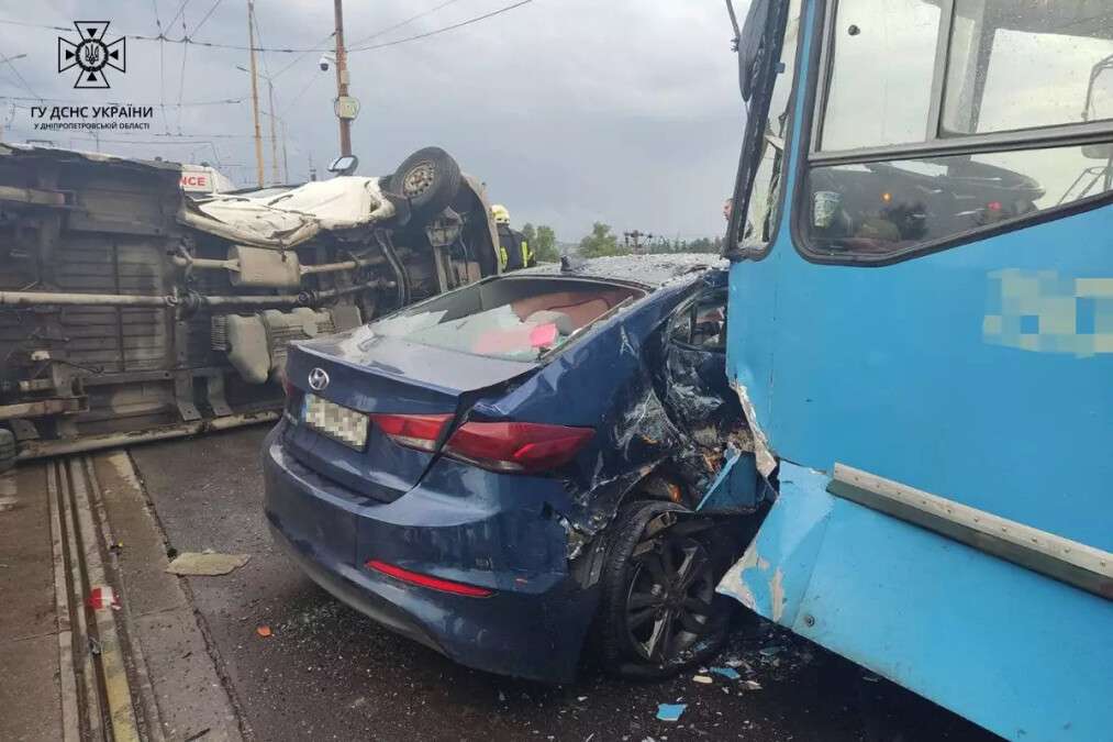 ДТП на Амур-Нижньодніпровському мосту у Дніпрі