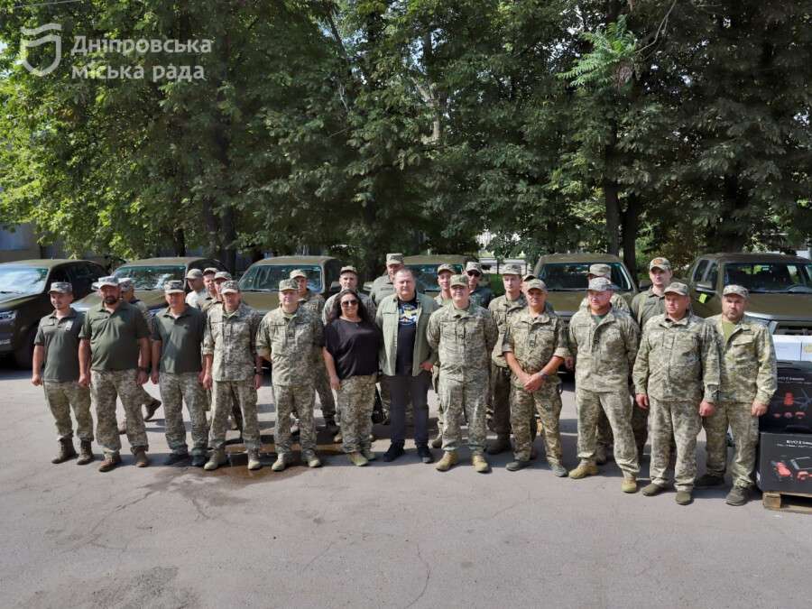 Днепр передал ВСУ автомобили и дроны