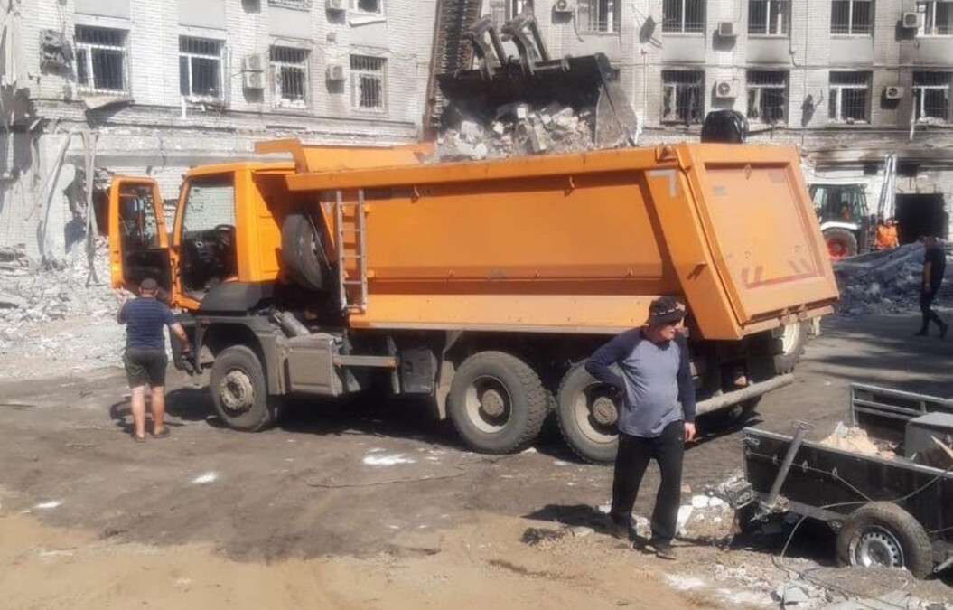 Ліквідація наслідків удару у Дніпрі