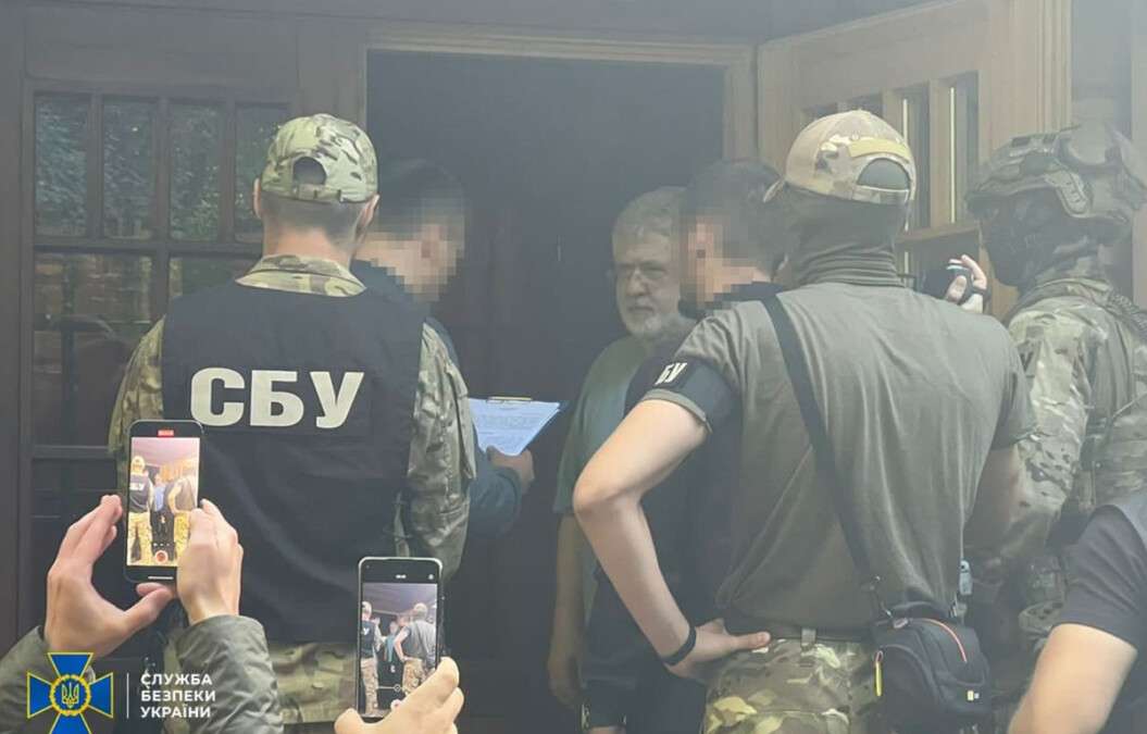 Коломойському вручили підозру