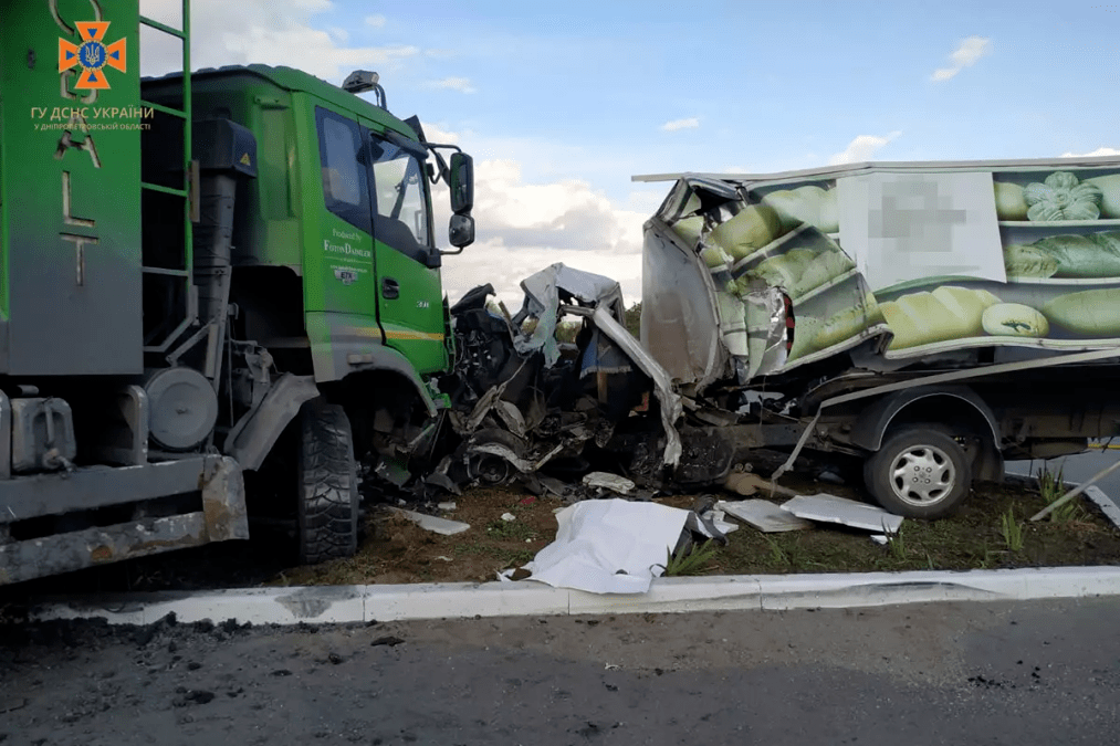 Аварія дві вантажівки
