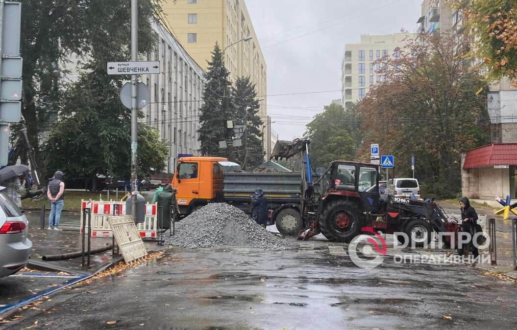 В Днепре прорвало трубу