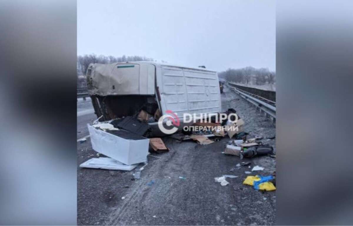 В Днепропетровской области перевернулось авто с бойцами иностранного  легиона: есть погибший. Читайте на UKR.NET