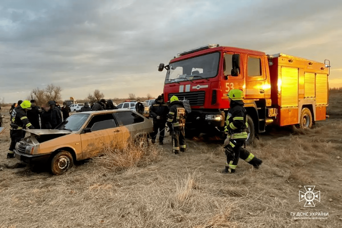 В пригороде Днепра из реки Орель вытащили автомобиль | Новости Днепра |  Днепр Оперативный