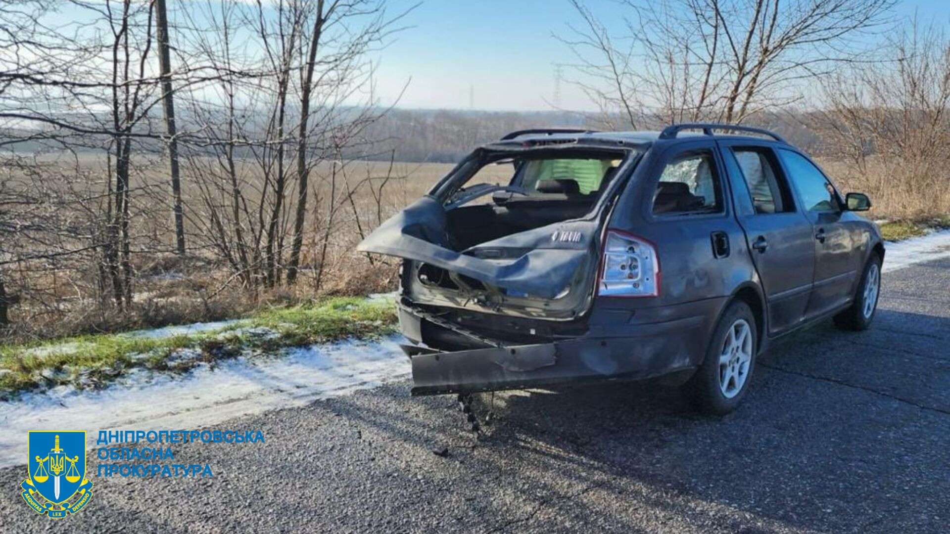 Оккупанты ударили дроном-камикадзе по автомобилю на Днепропетровщине, среди  пострадавших - ребенок. Читайте на UKR.NET