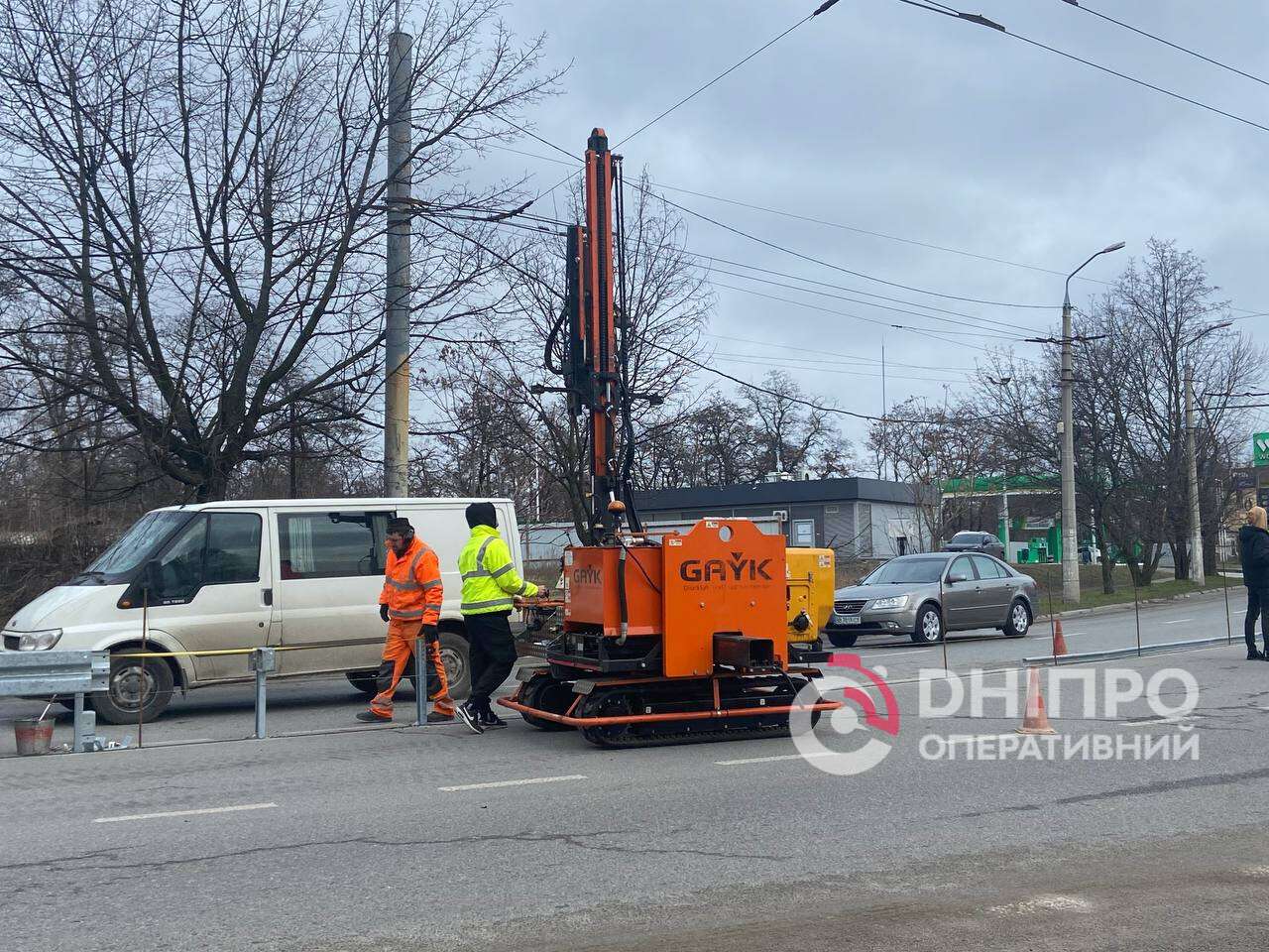 Встановлюють колесовідбійний брус