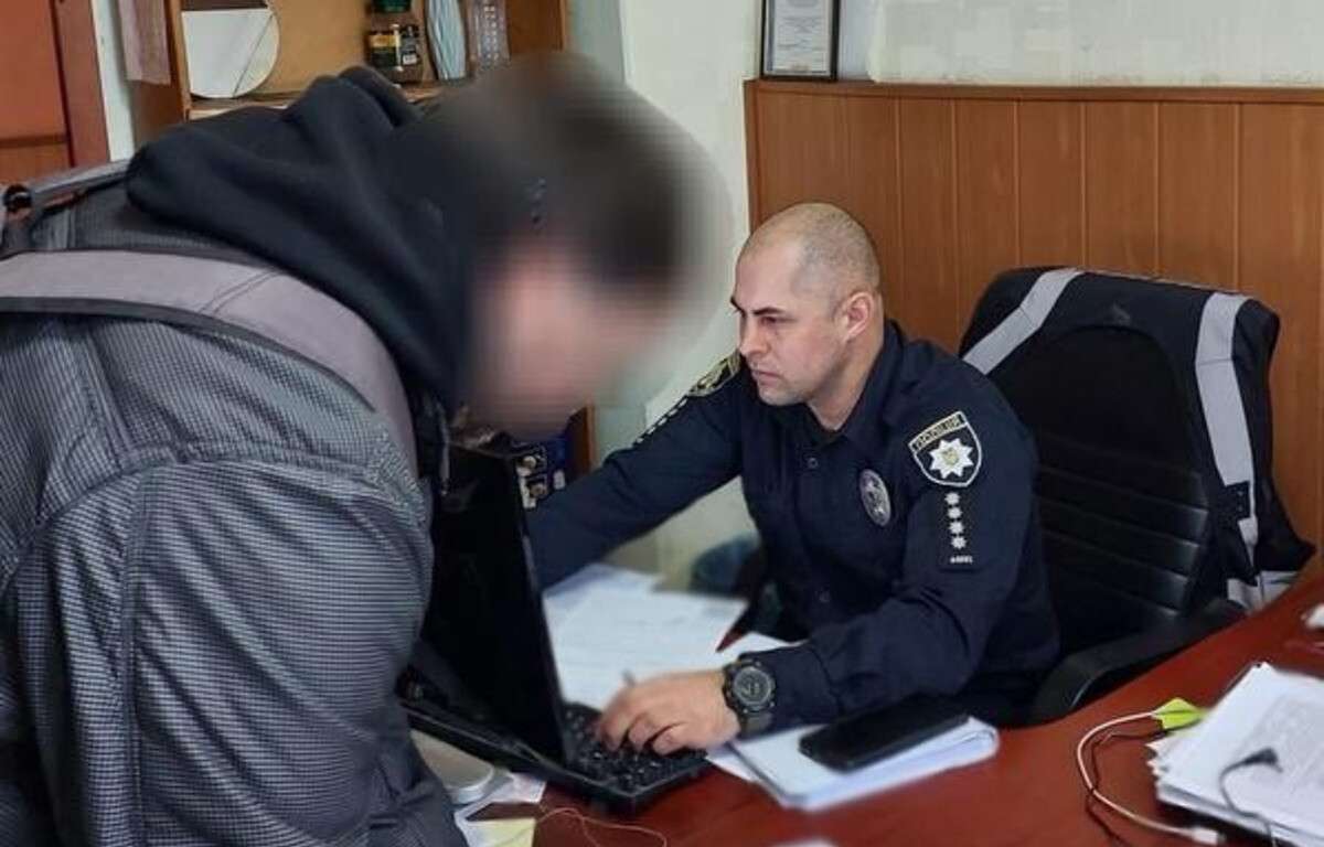 В Каменском мужчина убил пожилую мать за то, что она его разбудила. Читайте  на UKR.NET