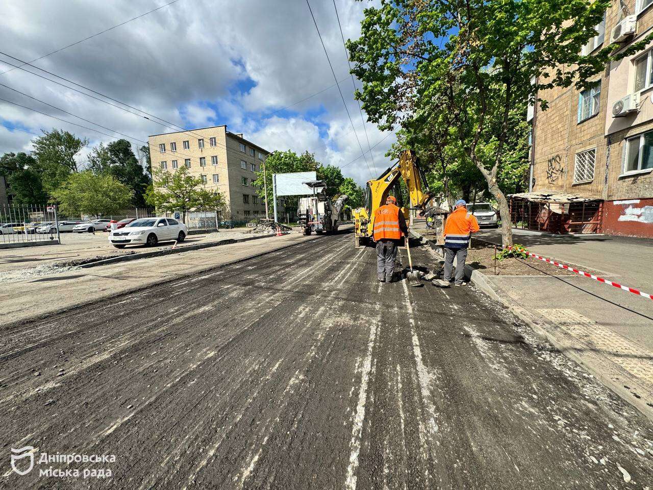 В Днепре около 50 дорог уже отремонтированы: работы продолжаются. Читайте  на UKR.NET