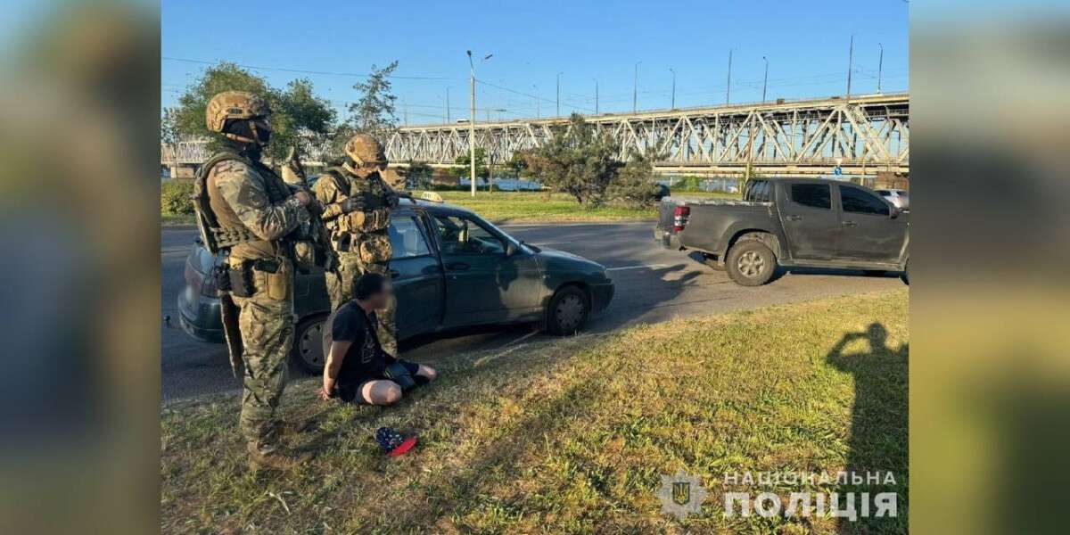 Мужчина стрелял в двух людей