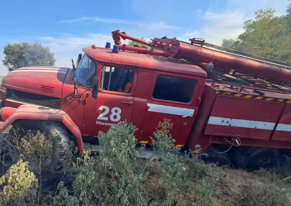 Пошкоджена машина рятувальників