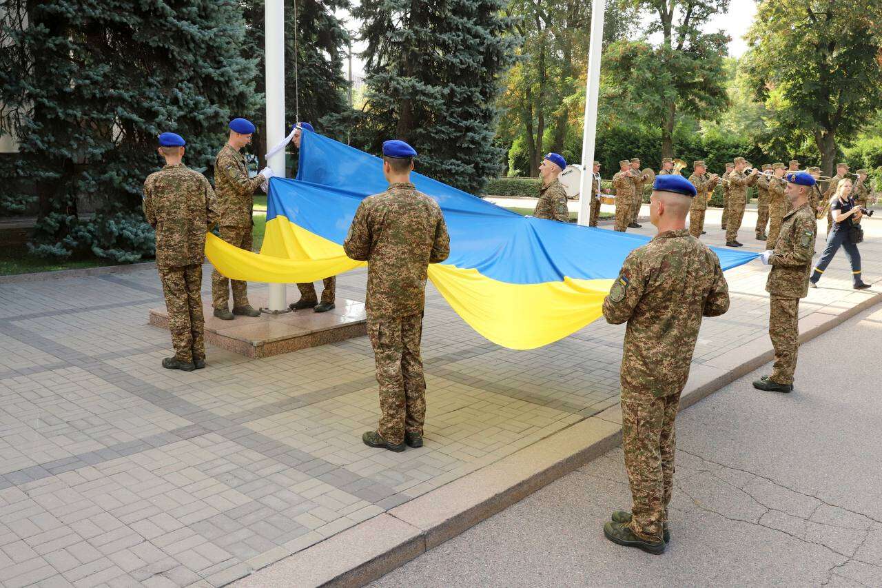 Підняття прапору в Дніпрі