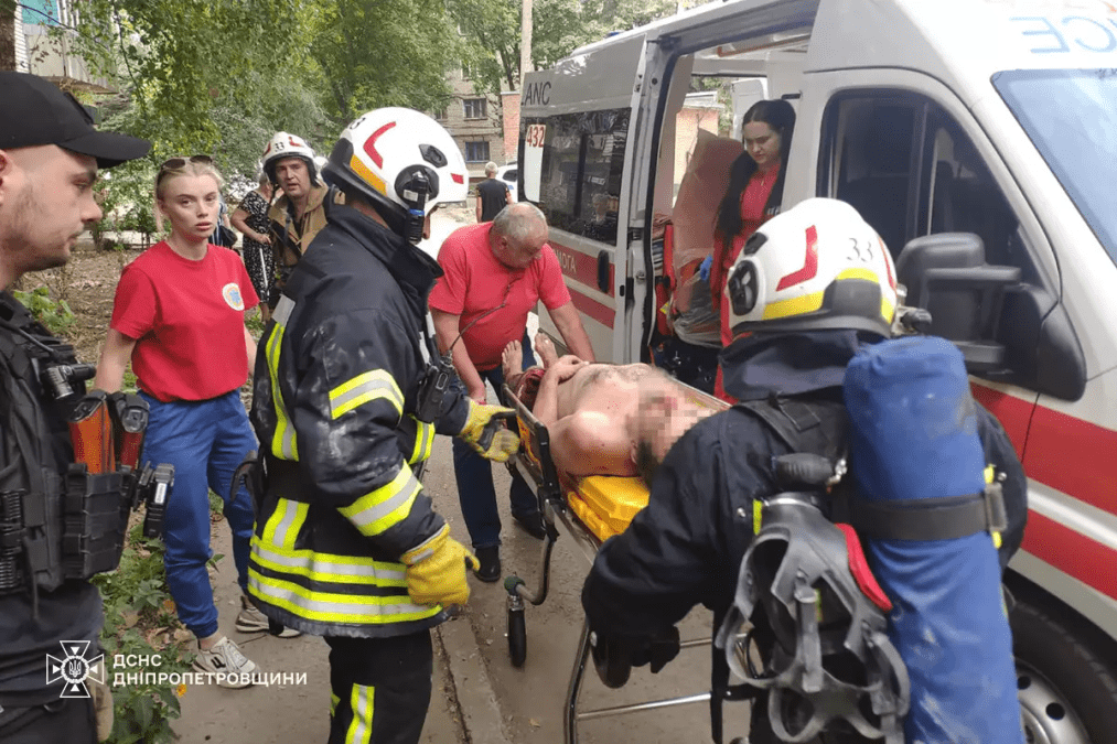 Врятували чоловіка з пожежі