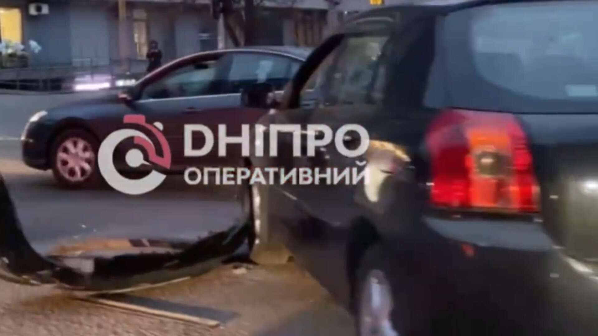 У Дніпрі на перетині Поля-Ульянова сталася серйозна ДТП: відео моменту
У середу, 20 листопада, близько 15:09 у Дніпрі сталася серйозна аварія за участі двох легкових автівок. Про це повідомляє "Дніпро…