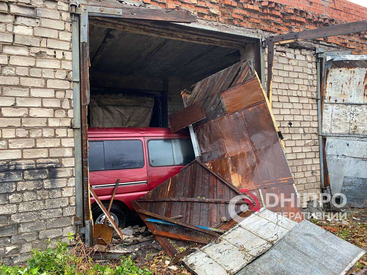 Ракетний удар по Дніпру: моторошні кадри