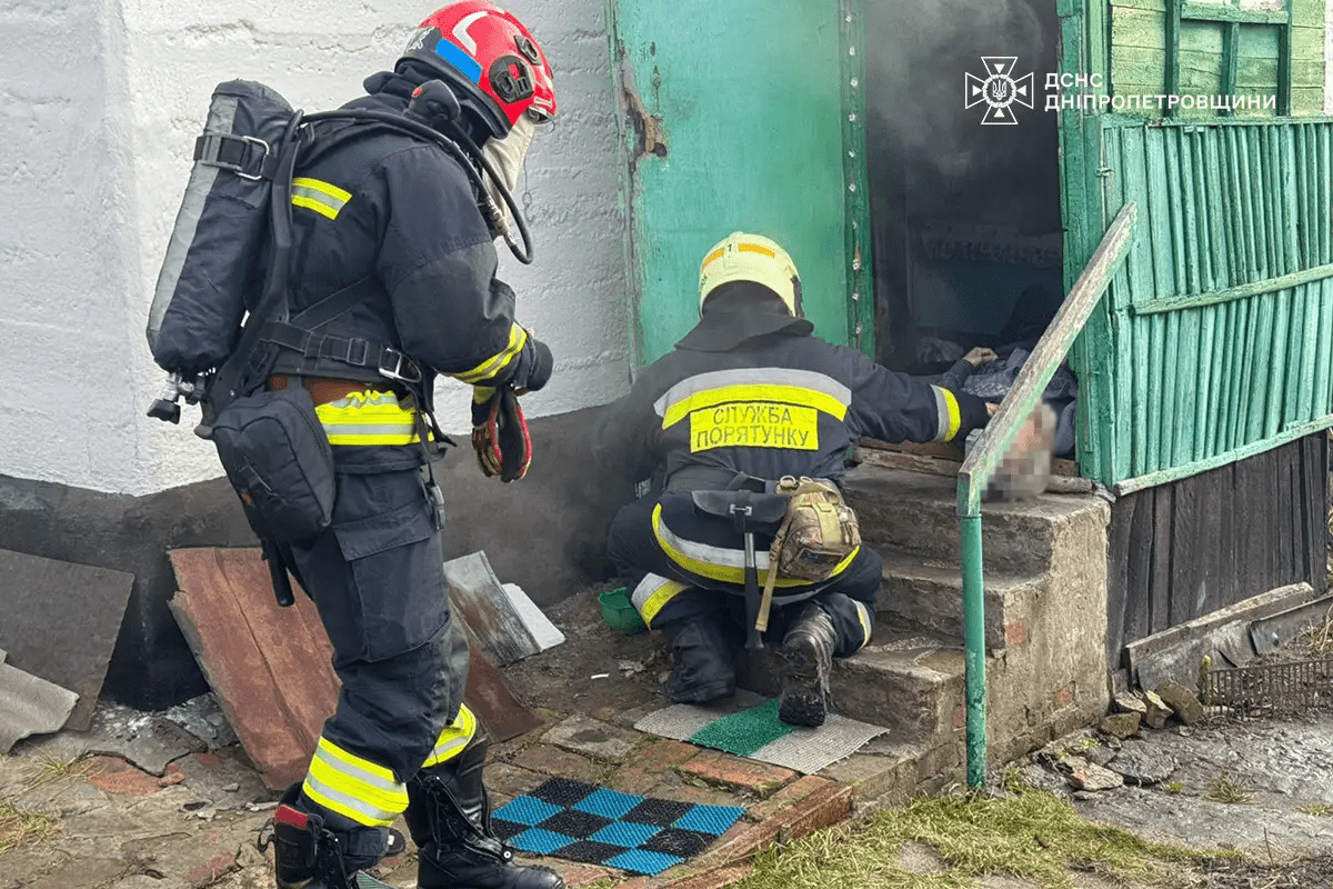 Літня дніпрянка загинула під час пожежі у власному будинку
У Дніпрі під час пожежі в приватному будинку загинула літня жінка. Про це повідомляє «Дніпро Оперативний». 
За інформацією пресслужби ГУ…