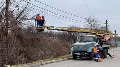 Замінюють освітлення