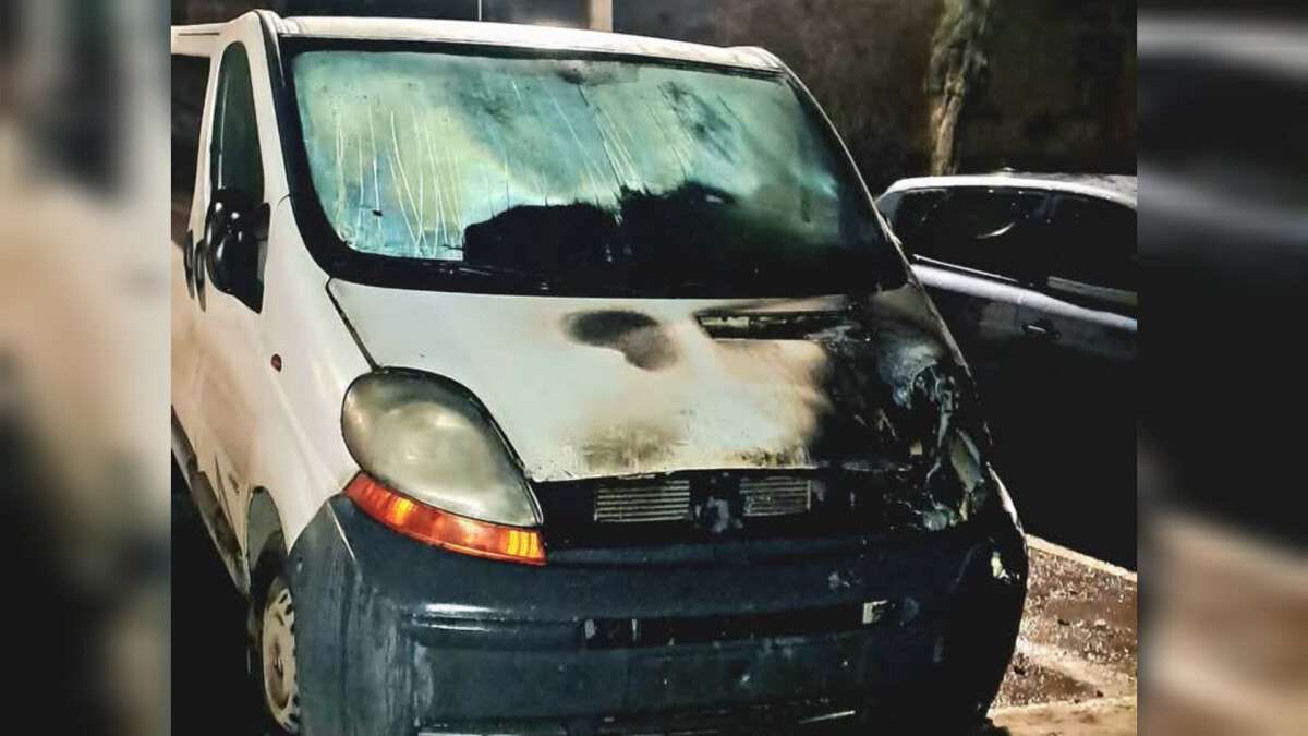 Згорів волонтерський бус