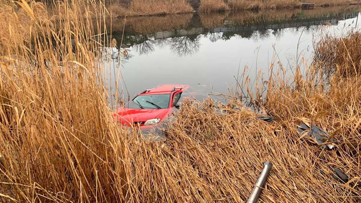 Авто з водієм потонуло в Мар'янівці