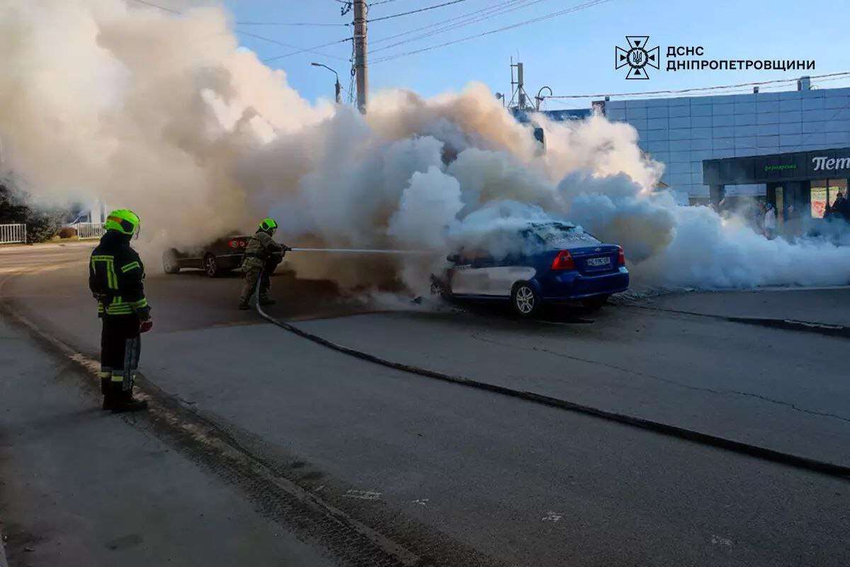 Горіло авто на Березинській