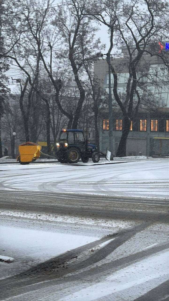 Працюють комунальники