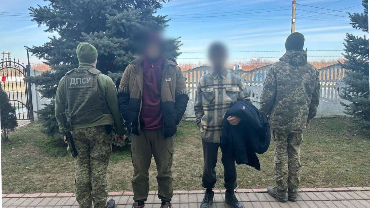 Задержали двух военнообязанных