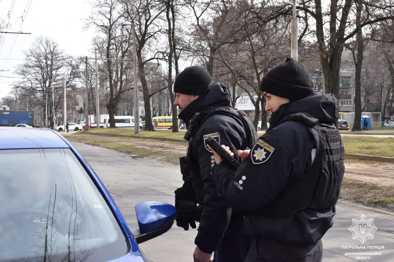 Водіїв Дніпра штрафують за непристебнуті ремені: скільки порушників уже спіймали
У Дніпрі та області водіїв продовжують штрафувати за непристебнуті ремені безпеки. Від початку року за це порушення оштрафували 544 кермувальників.…