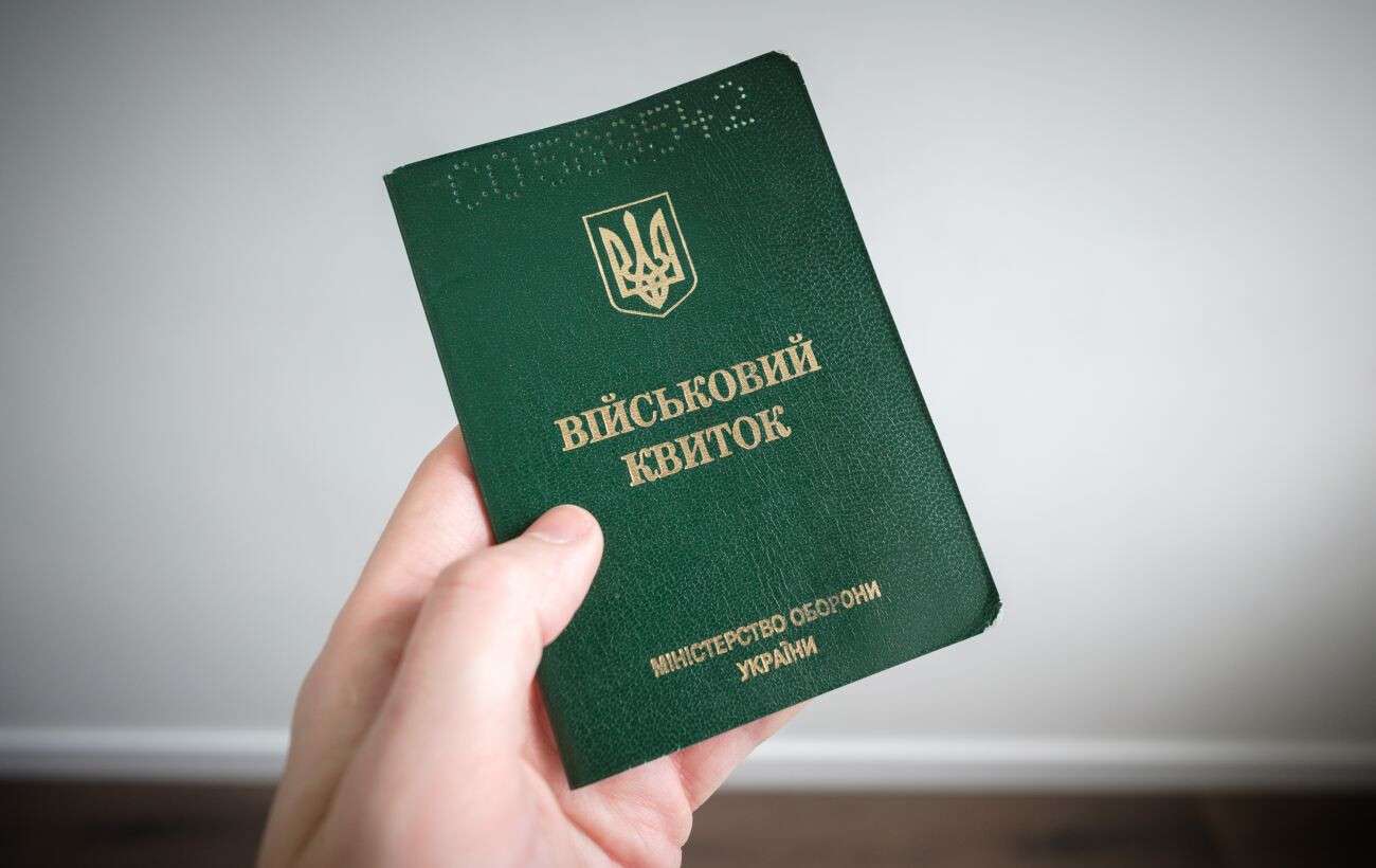 Паперовий військовий квиток чи “Резерв+”: дніпрянам пояснили, який документ вважається чинним
В Україні дедалі більше послуг переходять у цифровий формат, однак у багатьох чоловіків досі залишаються паперові військові квитки старого зразка.…