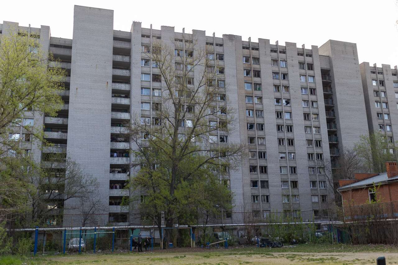 Поврежденное общежитие