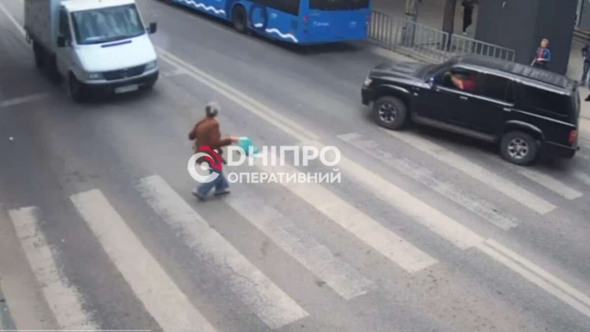 Вантажівка збила жінку